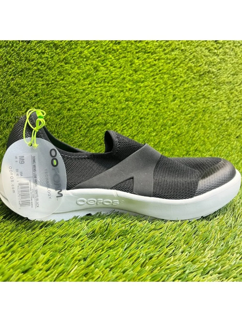 OOFOS OOmg Low Mens Size 9 Black White Casual Walking Slip On Recovery Shoes
